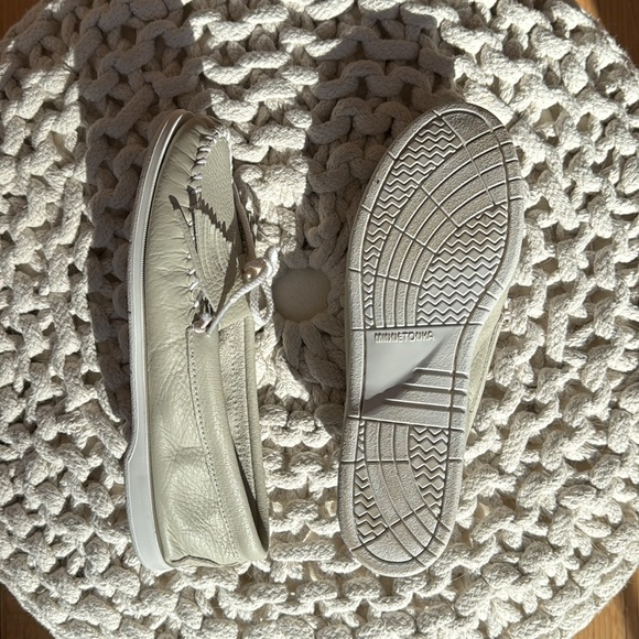 Minnetonka moccasins size 7 - Picture 4 of 4